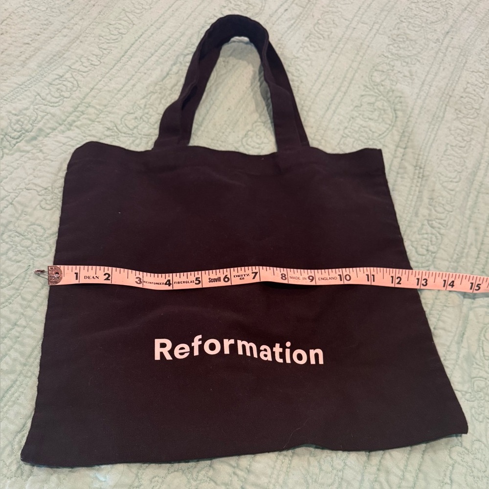 2 Reformation cotton shoppers tote
Gives effortless style vibes all day long. - Picture 9 of 9